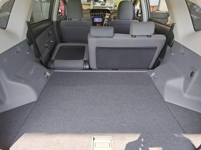 TOYOTA PRIUS ALPHA 2013 Image 31