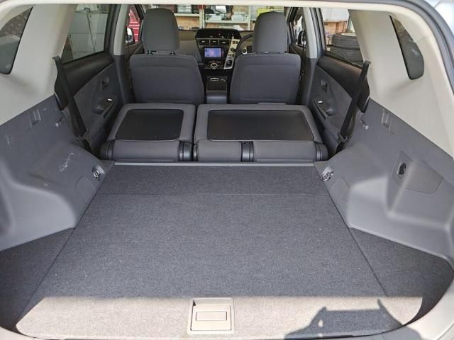 TOYOTA PRIUS ALPHA 2013 Image 31