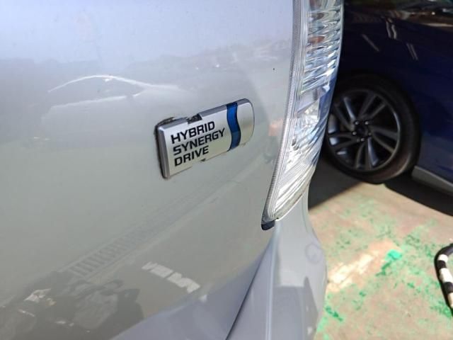 TOYOTA PRIUS ALPHA 2013 Image 31