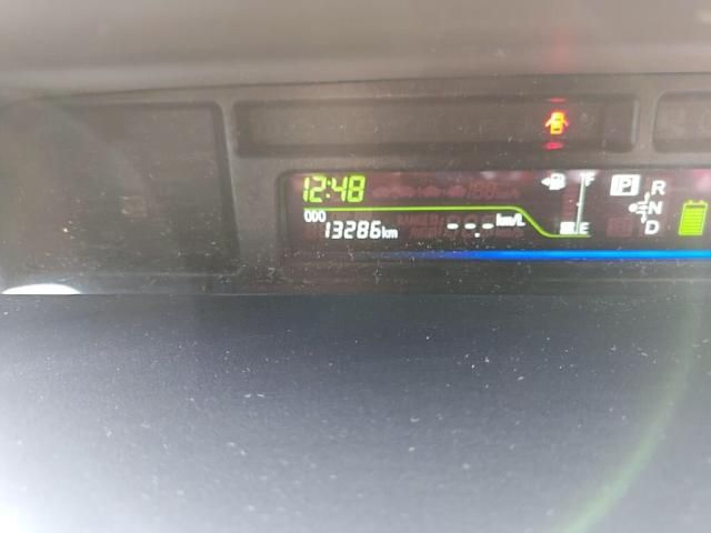 TOYOTA PRIUS ALPHA 2013 Image 31