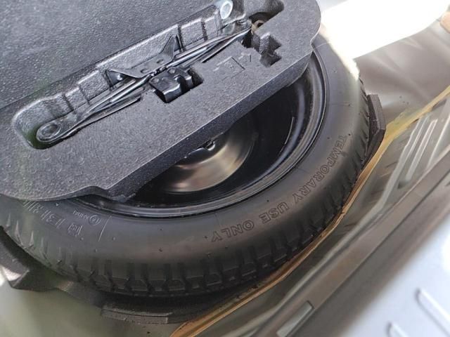 TOYOTA PRIUS ALPHA 2013 Image 31