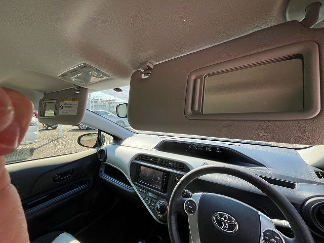 TOYOTA AQUA 2014 Image 31