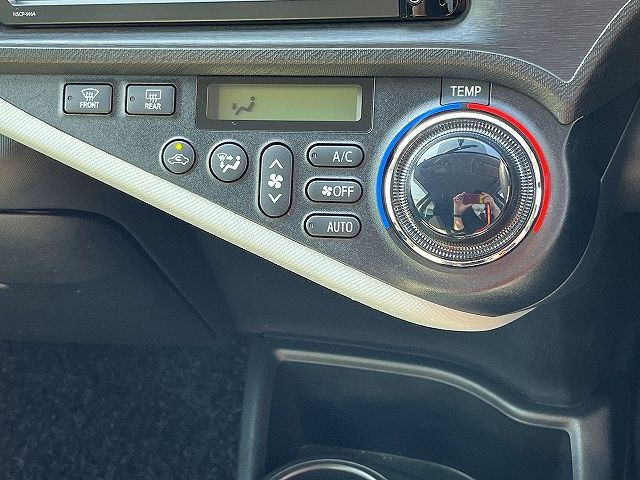 TOYOTA AQUA 2014 Image 31