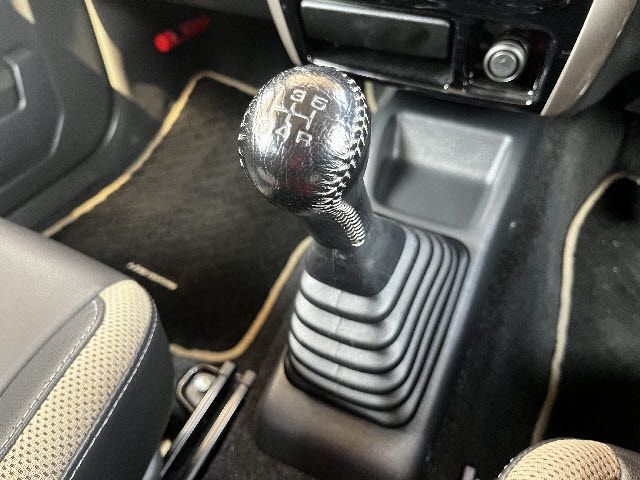 SUZUKI JIMNY 4WD 2017 Image 31
