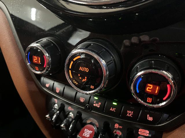 BMW MINI COOPER D CROSSO 2023 Image 31