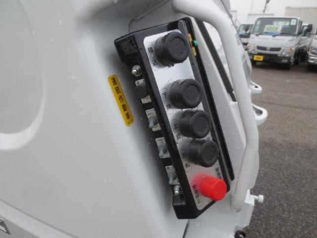 MITSUBISHI CANTER 2025 Image 31