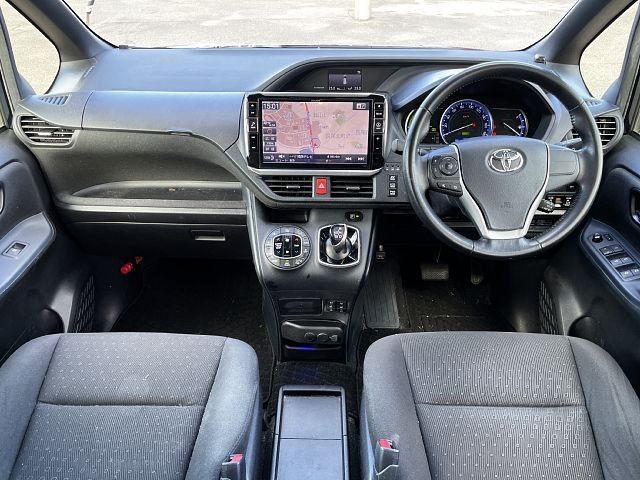 TOYOTA VOXY HYBRID 2017 Image 31