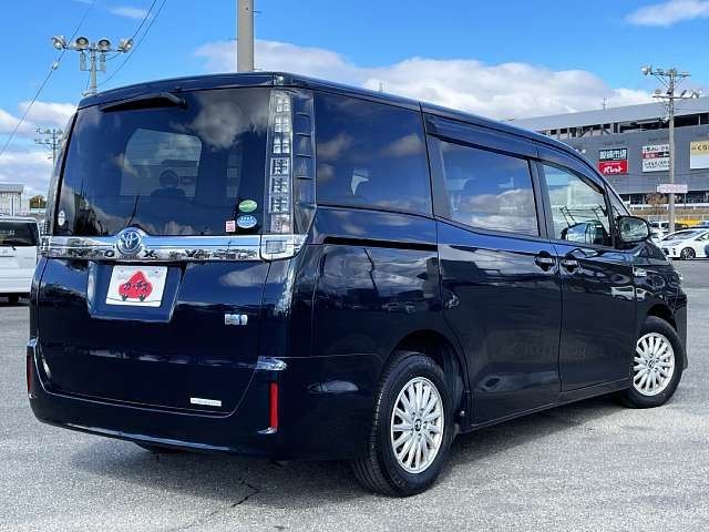 TOYOTA VOXY HYBRID 2017 Image 31