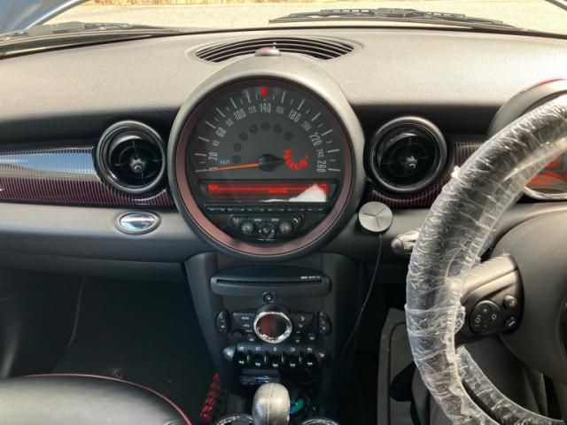 BMW MINI COOPER CLUB 2011 Image 31