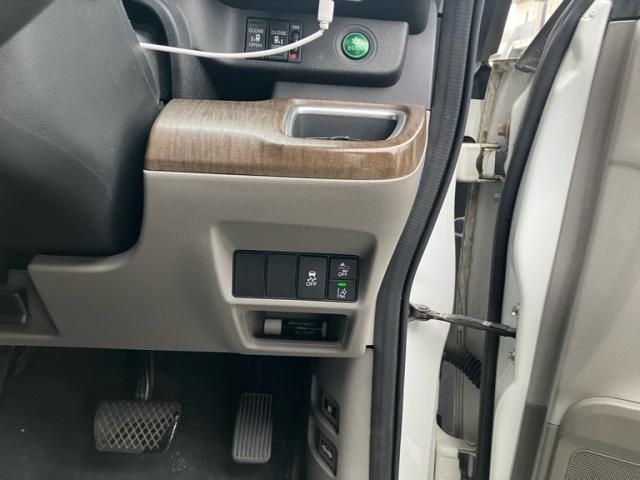 HONDA STEPWAGON 2015 Image 31