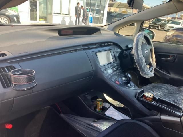 TOYOTA PRIUS 2012 Image 31