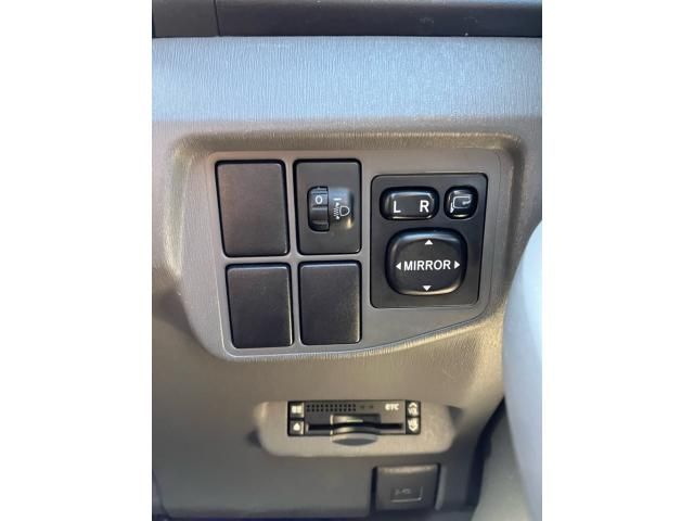 TOYOTA PRIUS 2010 Image 31