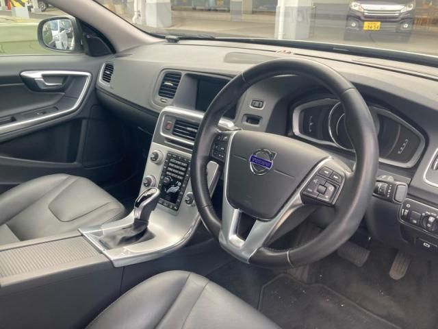 VOLVO S60 2018 Image 31