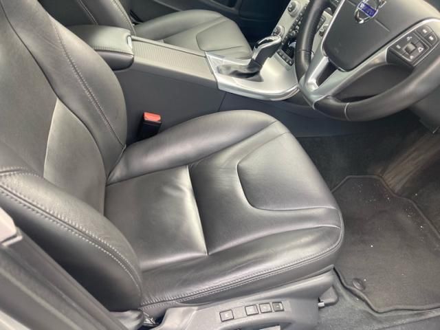 VOLVO S60 2018 Image 31