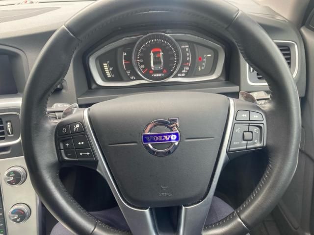 VOLVO S60 2018 Image 31