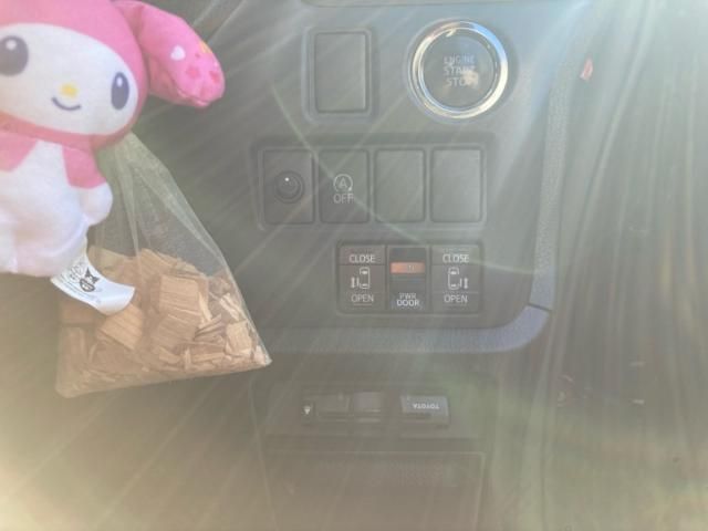 TOYOTA NOAH 2014 Image 31