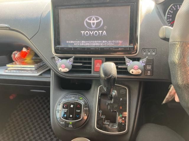 TOYOTA NOAH 2014 Image 31