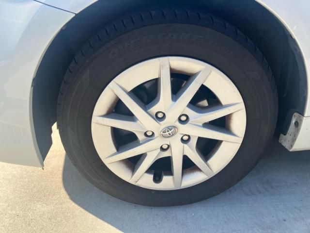 TOYOTA PRIUS ALPHA 2013 Image 31