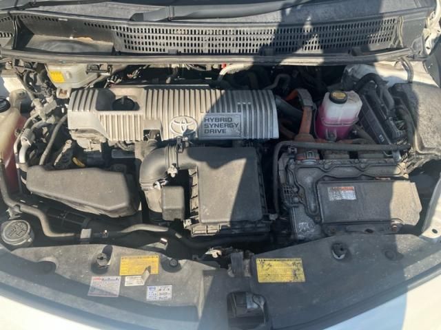 TOYOTA PRIUS ALPHA 2013 Image 31