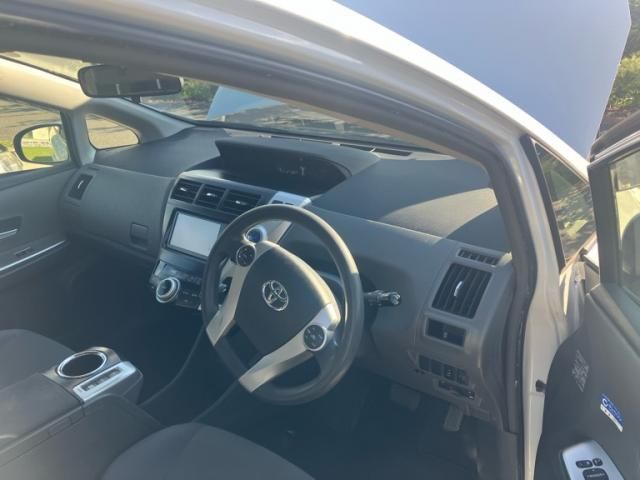 TOYOTA PRIUS ALPHA 2013 Image 31