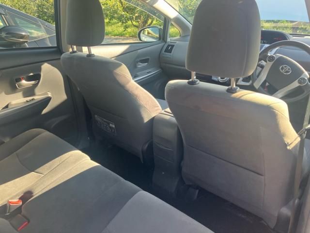 TOYOTA PRIUS ALPHA 2013 Image 31