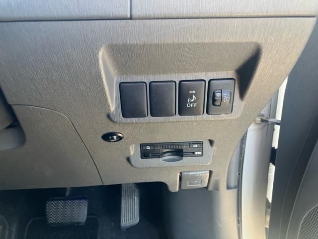 TOYOTA PRIUS ALPHA 2013 Image 31