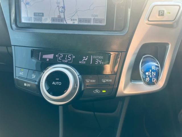 TOYOTA PRIUS ALPHA 2013 Image 31