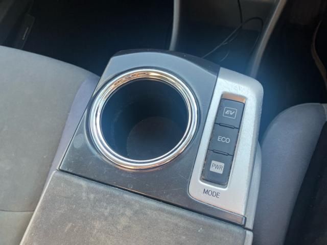 TOYOTA PRIUS ALPHA 2013 Image 31