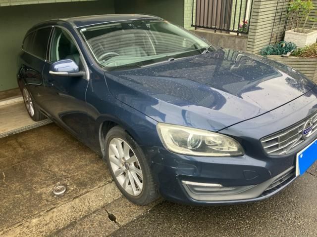 VOLVO V60 2015 Image 31