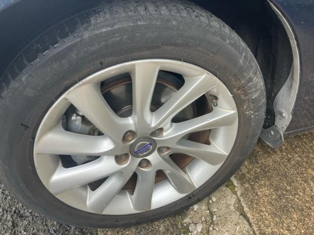 VOLVO V60 2015 Image 31