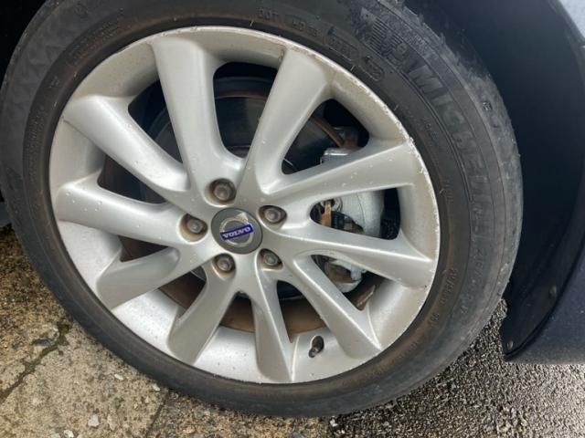 VOLVO V60 2015 Image 31