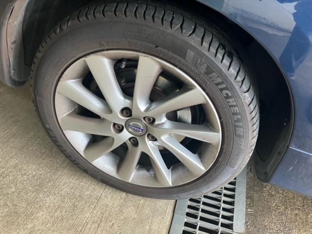 VOLVO V60 2015 Image 31