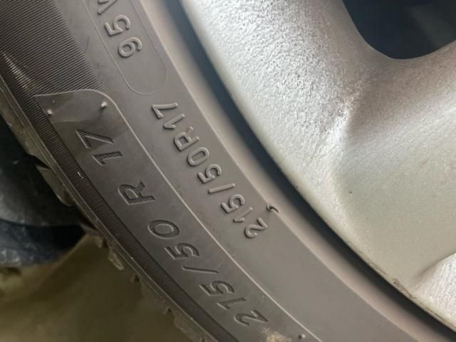 VOLVO V60 2015 Image 31