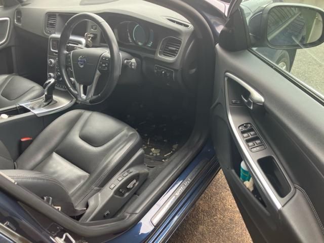 VOLVO V60 2015 Image 31