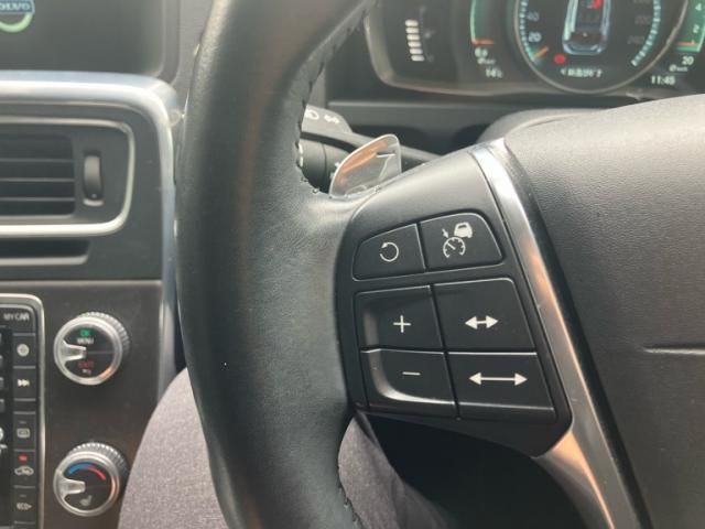 VOLVO V60 2015 Image 31