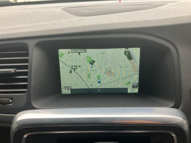 VOLVO V60 2015 Image 31