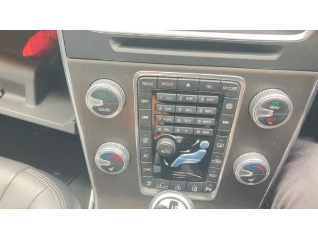 VOLVO V60 2015 Image 31