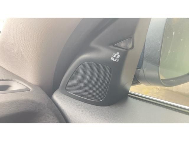 VOLVO V60 2015 Image 31