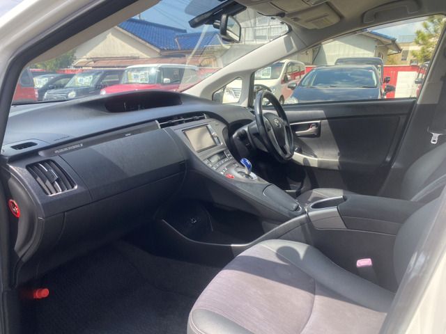 TOYOTA PRIUS PHV 2012 Image 31