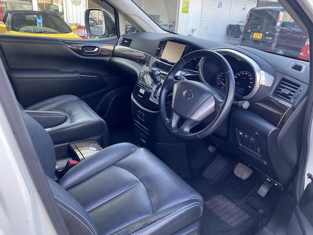 NISSAN ELGRAND 2013 Image 31
