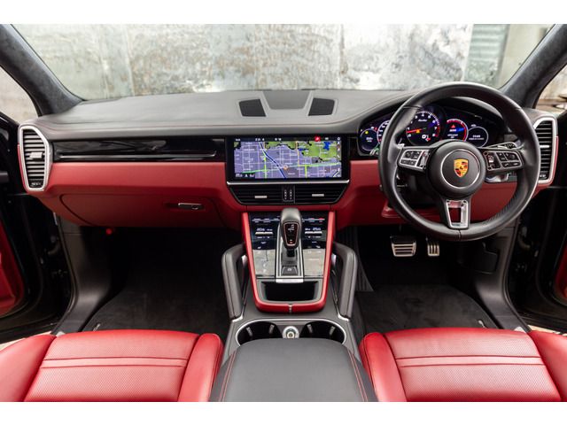 PORSCHE CAYENNE 2018 Image 31