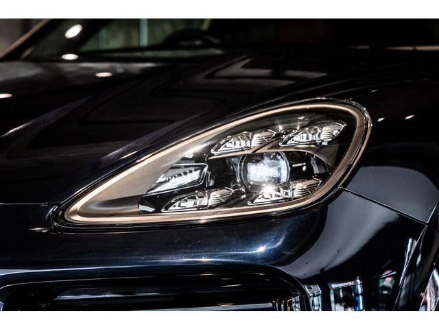 PORSCHE CAYENNE 2018 Image 31