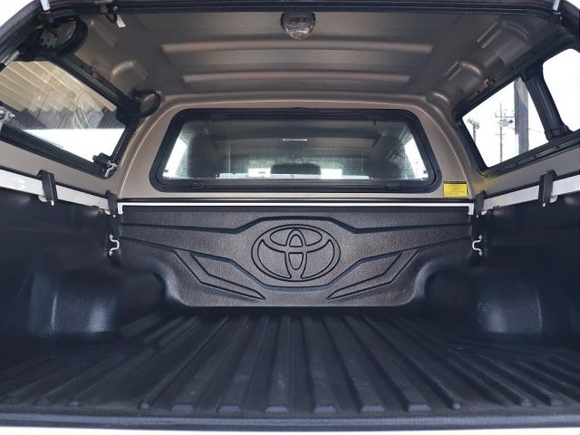TOYOTA HILUX 4WD 2023 Image 31