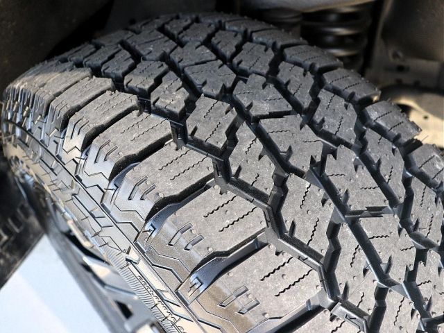 TOYOTA HILUX 4WD 2023 Image 31