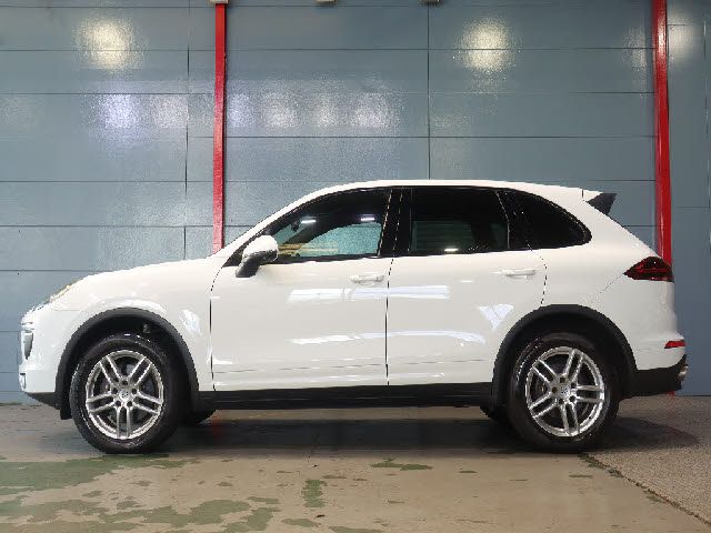 PORSCHE CAYENNE 2016 Image 31
