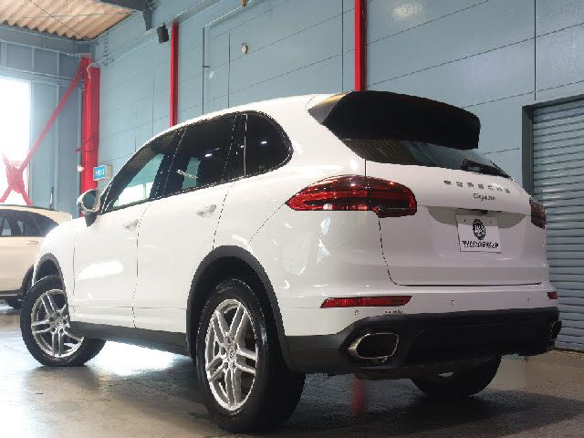 PORSCHE CAYENNE 2016 Image 31