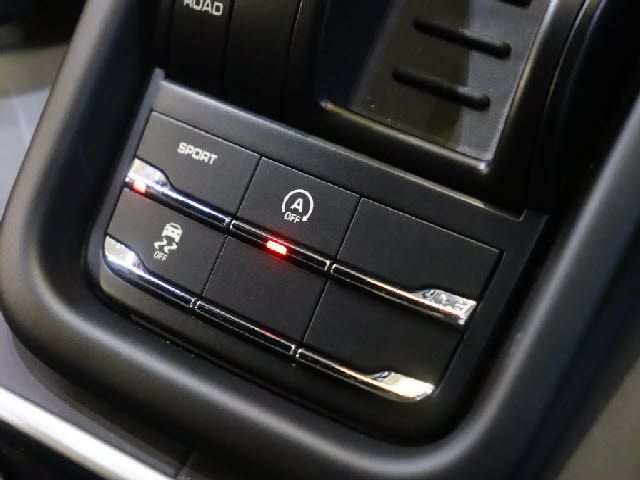 PORSCHE CAYENNE 2016 Image 31