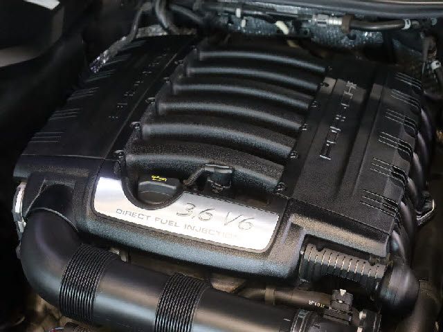 PORSCHE CAYENNE 2016 Image 31