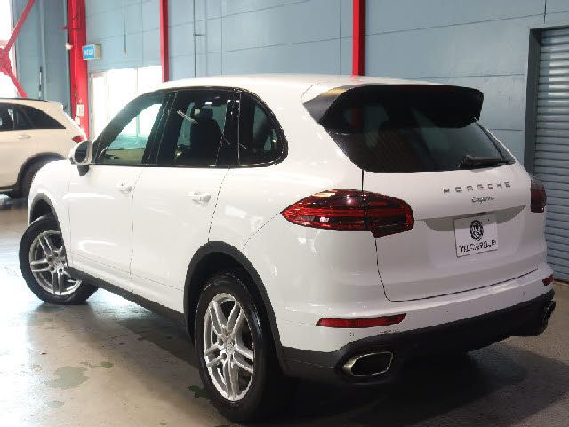 PORSCHE CAYENNE 2016 Image 31