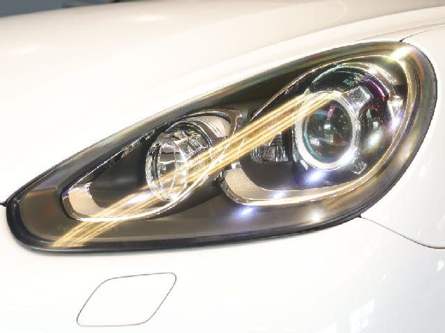 PORSCHE CAYENNE 2016 Image 31